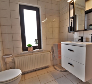 Erbimmobilie - Badezimmer - nachher
Propriété héréditaire - salle de bain - après