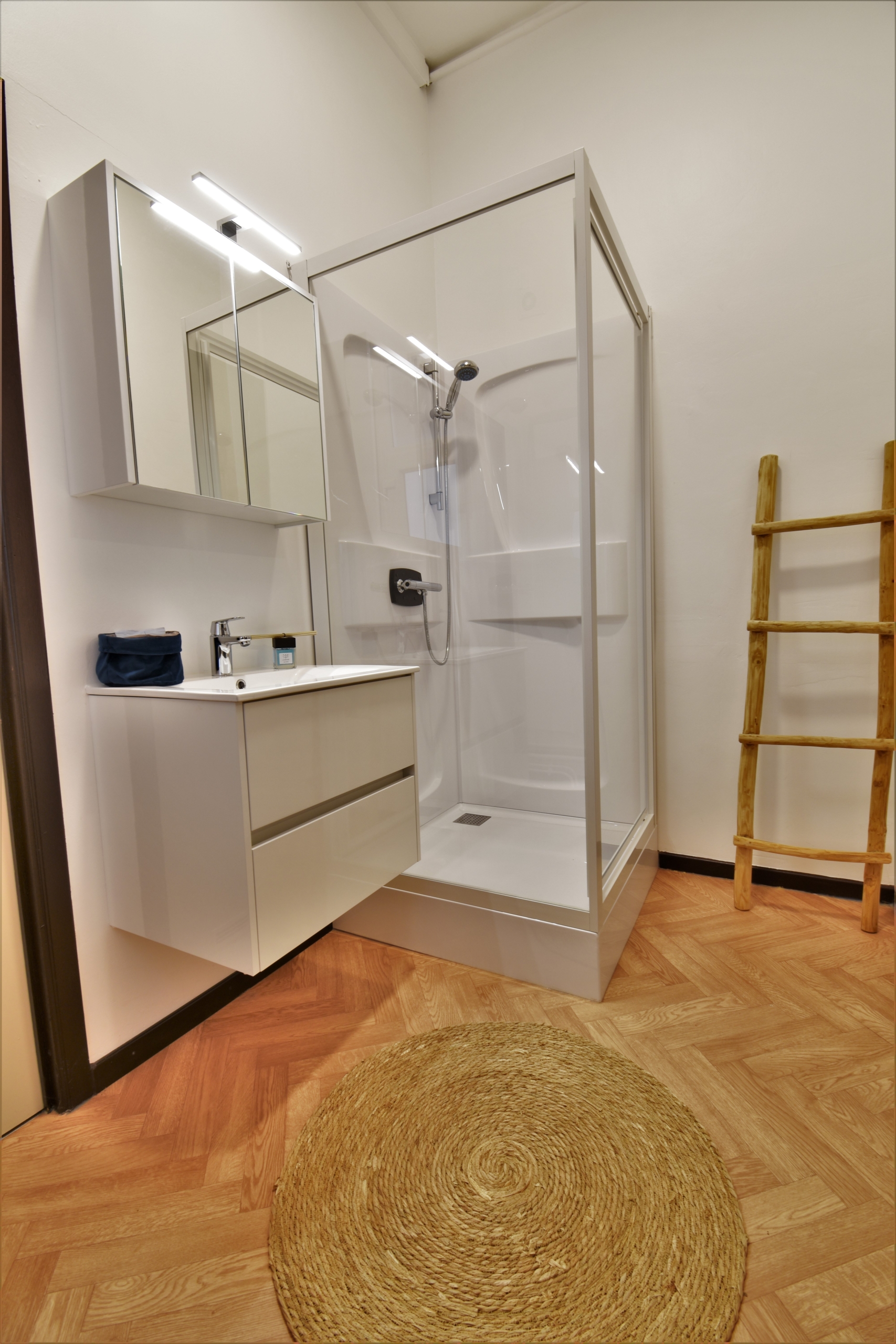 Ferienwohnung - Badezimmer - nachher Maison de vacances - salle de bain - après